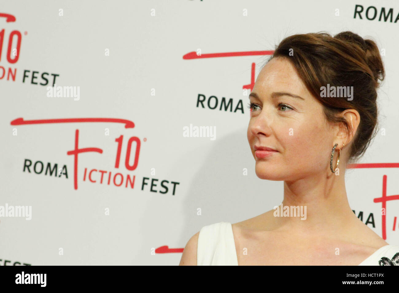 Roma, Italia. 08 dic, 2016. La actriz italiana Cristiana Capotondi en la alfombra roja del Roma Fiction Fest. © Fabio Altobello/Pacific Press/Alamy Live News Foto de stock