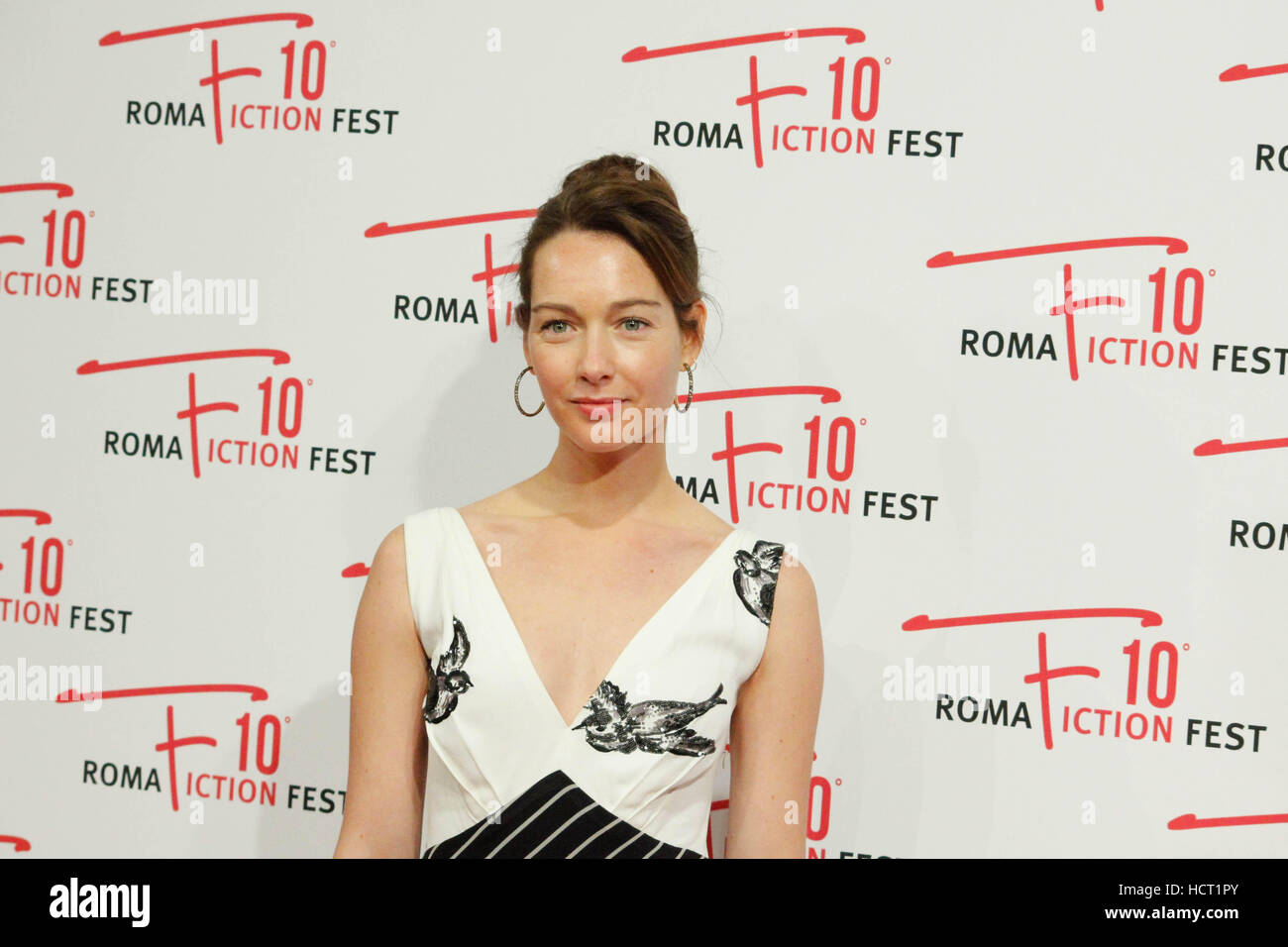 Roma, Italia. 08 dic, 2016. La actriz italiana Cristiana Capotondi en la alfombra roja del Roma Fiction Fest. © Fabio Altobello/Pacific Press/Alamy Live News Foto de stock