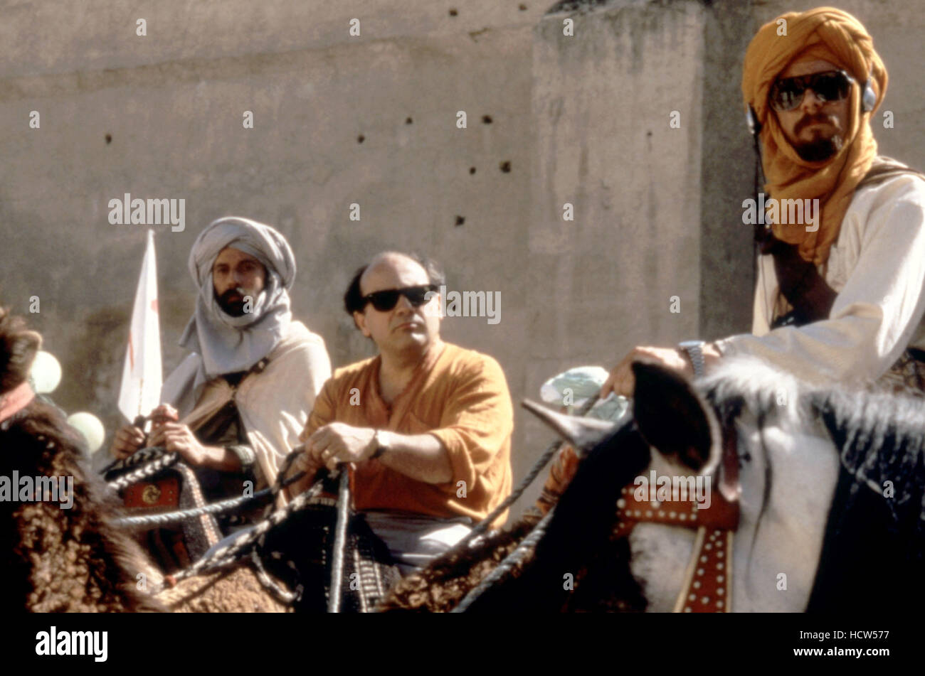 La joya del Nilo, Danny DeVito (centro), de 1985, TM y Copyright (c
