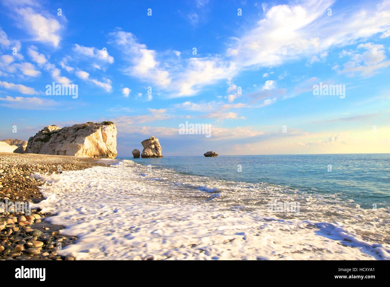 Aphrodites Rock, en Paphos, Chipre, Mediterráneo Oriental Foto de stock