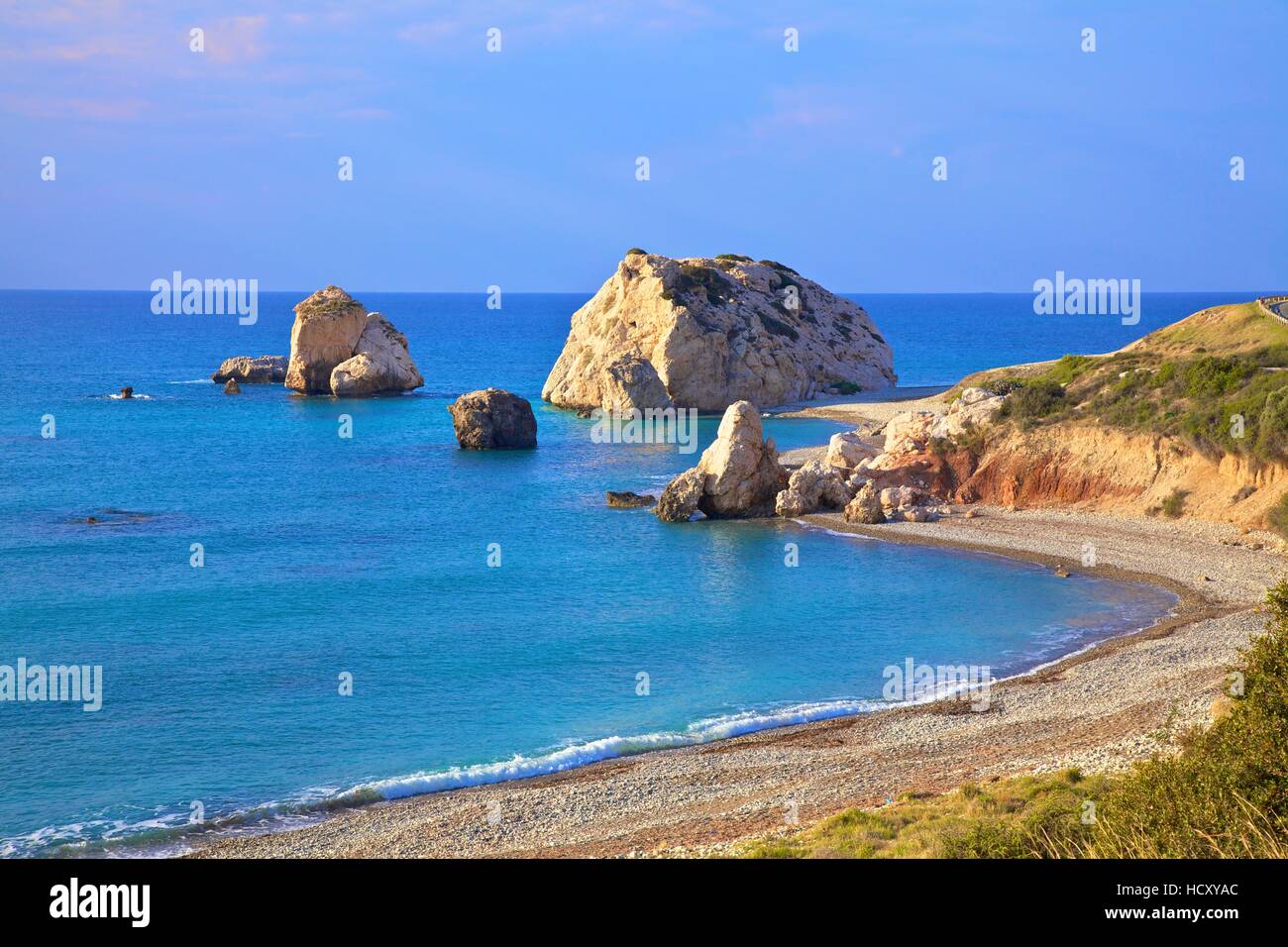 Aphrodites Rock, en Paphos, Chipre, Mediterráneo Oriental Foto de stock