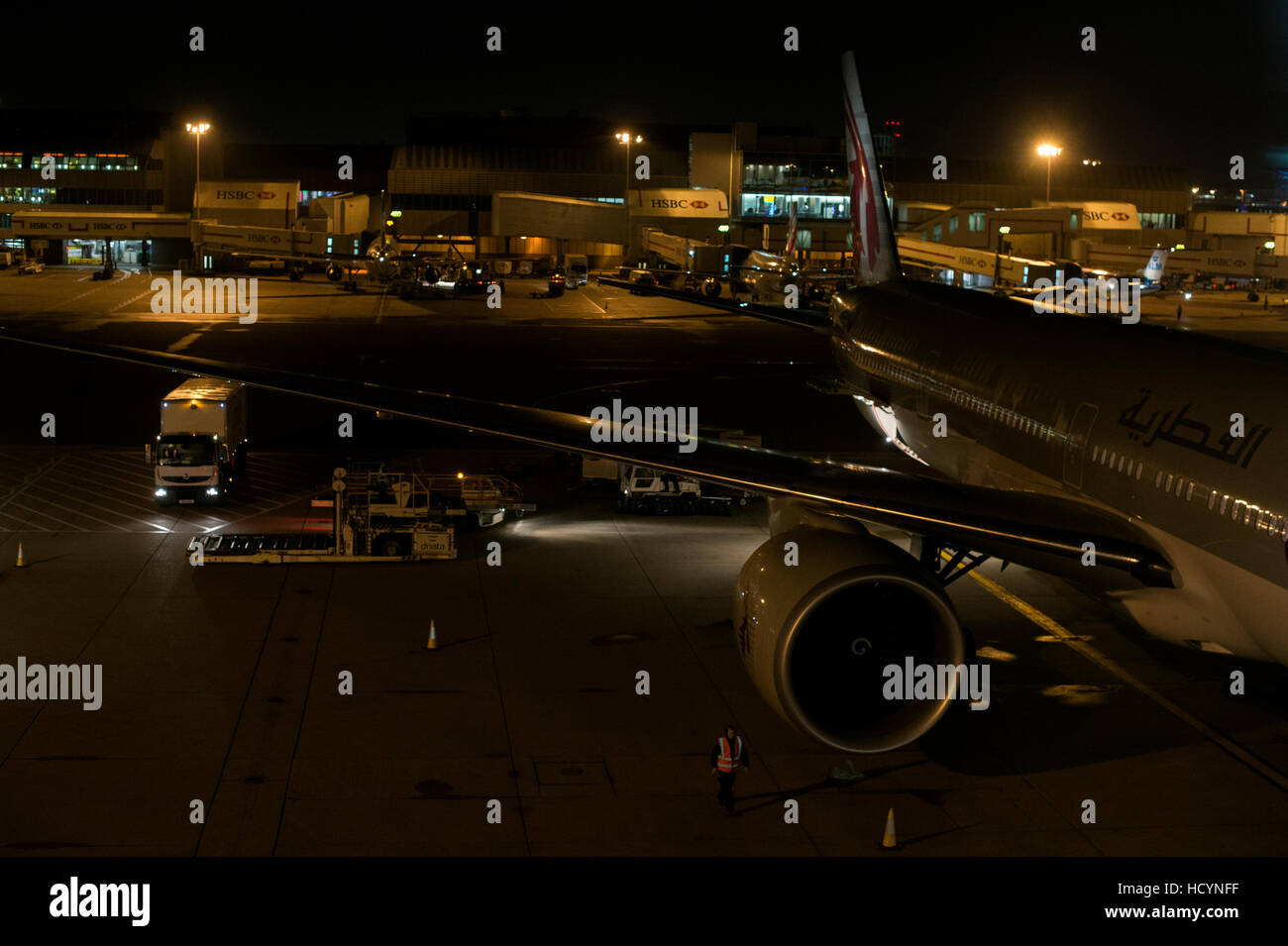 Terminal 4 del aeropuerto de Heathrow por la noche Foto de stock