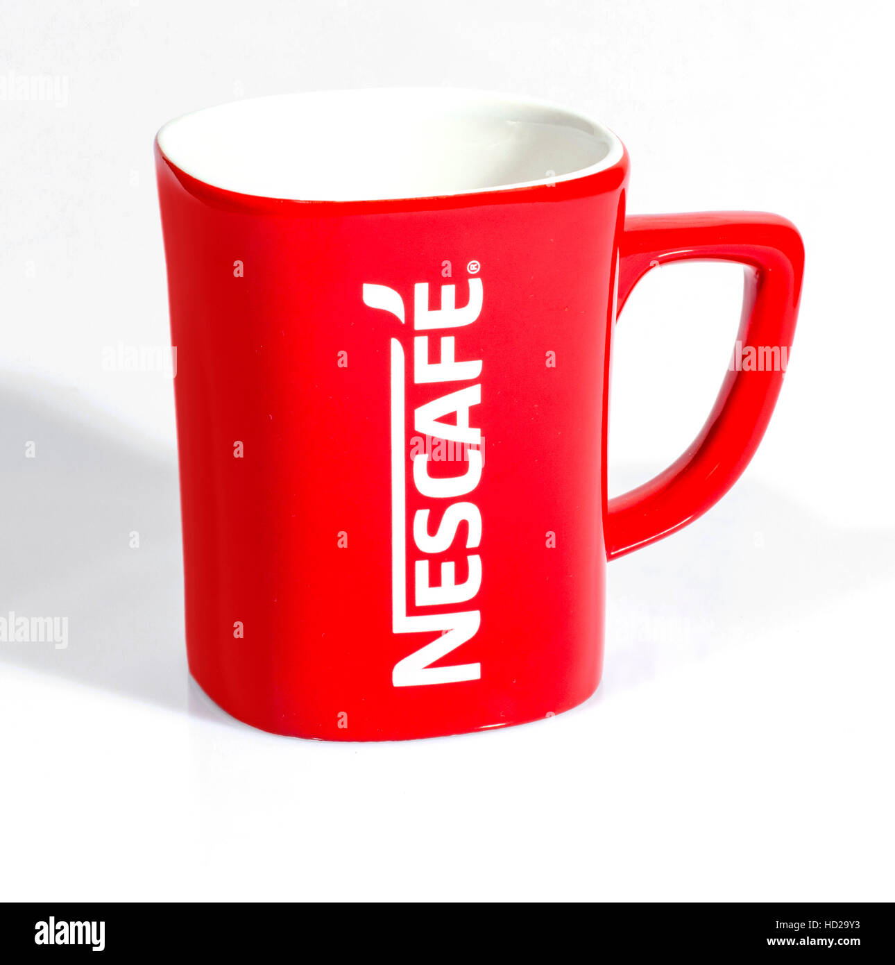 Nescafé mug, taza roja Fotografía de stock - Alamy