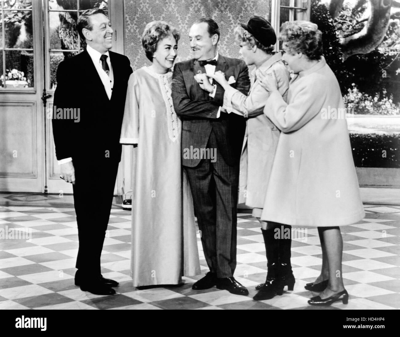 El Show de Lucy, (l-r): Lew Parker, Joan Crawford, Gale Gordon, Lucille Ball, Vivian Vance