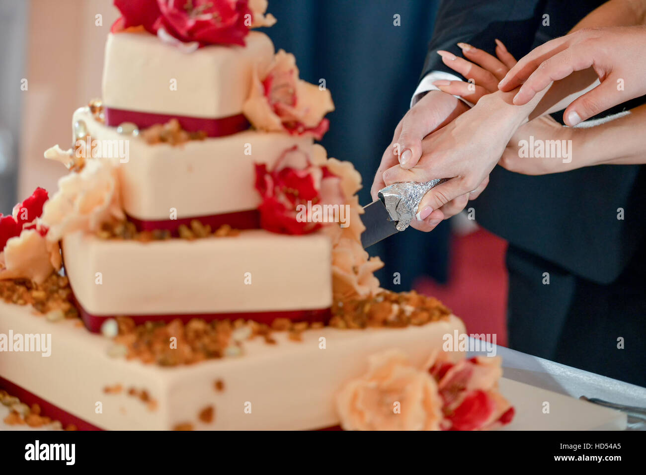 Pastel de boda en luz natural Foto de stock