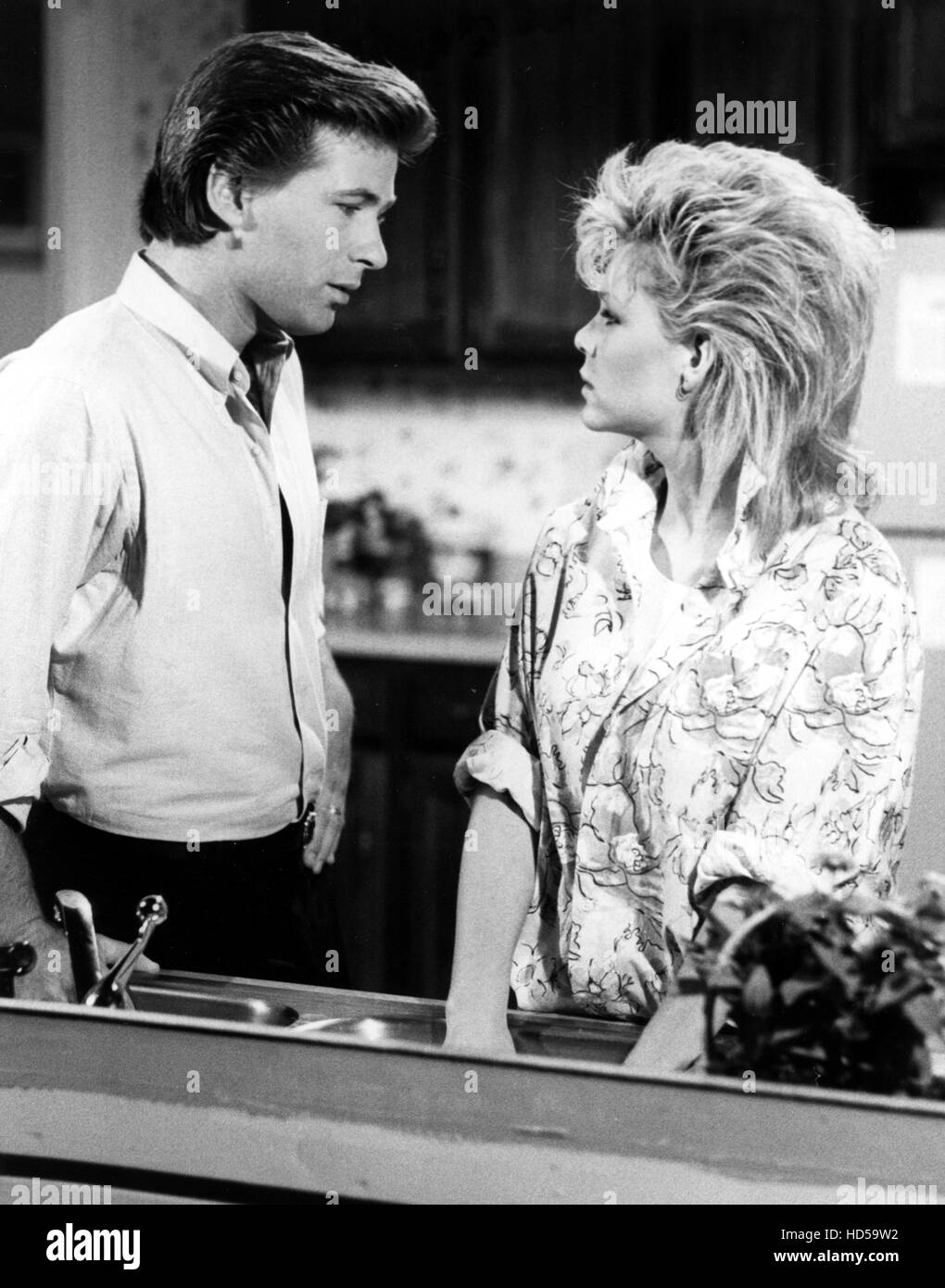 KNOTS LANDING, Alec Baldwin, Lisa Hartman, 10/04/1985, YR7, Ep.131