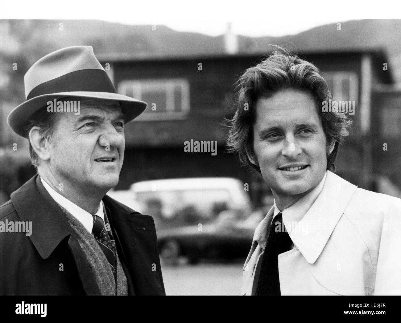Las calles de San Francisco, desde la izquierda: Karl Malden, Michael  Douglas en '45 minutos del hogar" (temporada 1, episodio 3, ventilado  Fotografía de stock - Alamy