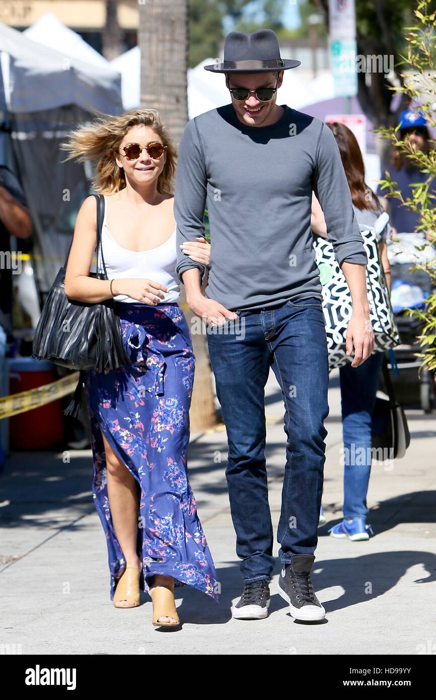 Sarah Hyland y novio Dominic Sherwood visto salir Joan está en el