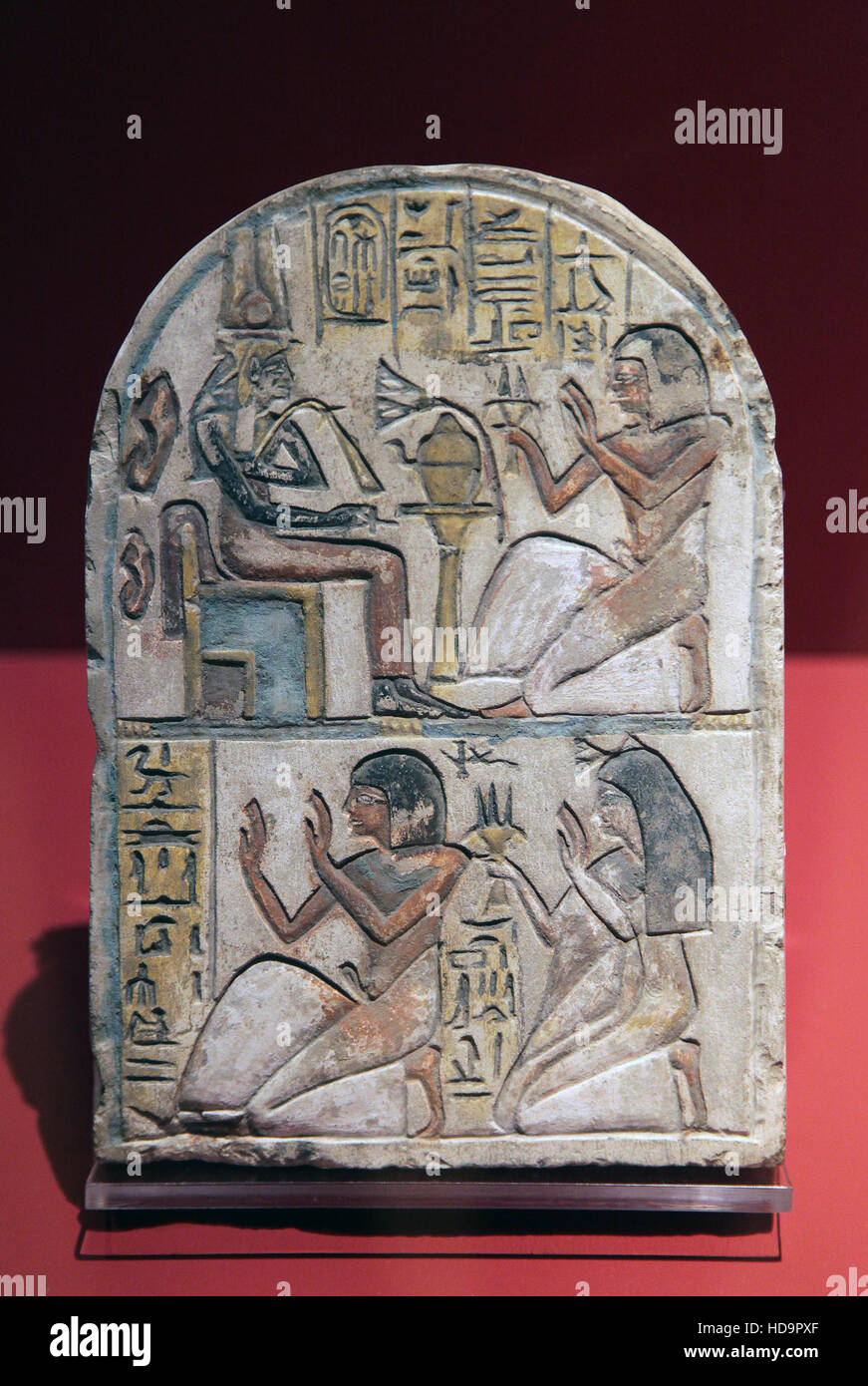 Penbui ofrece a la Reina Ahmose Nefertari de Deir el Medina 19 ª dinastía 1292-1191 A.C. Foto de stock