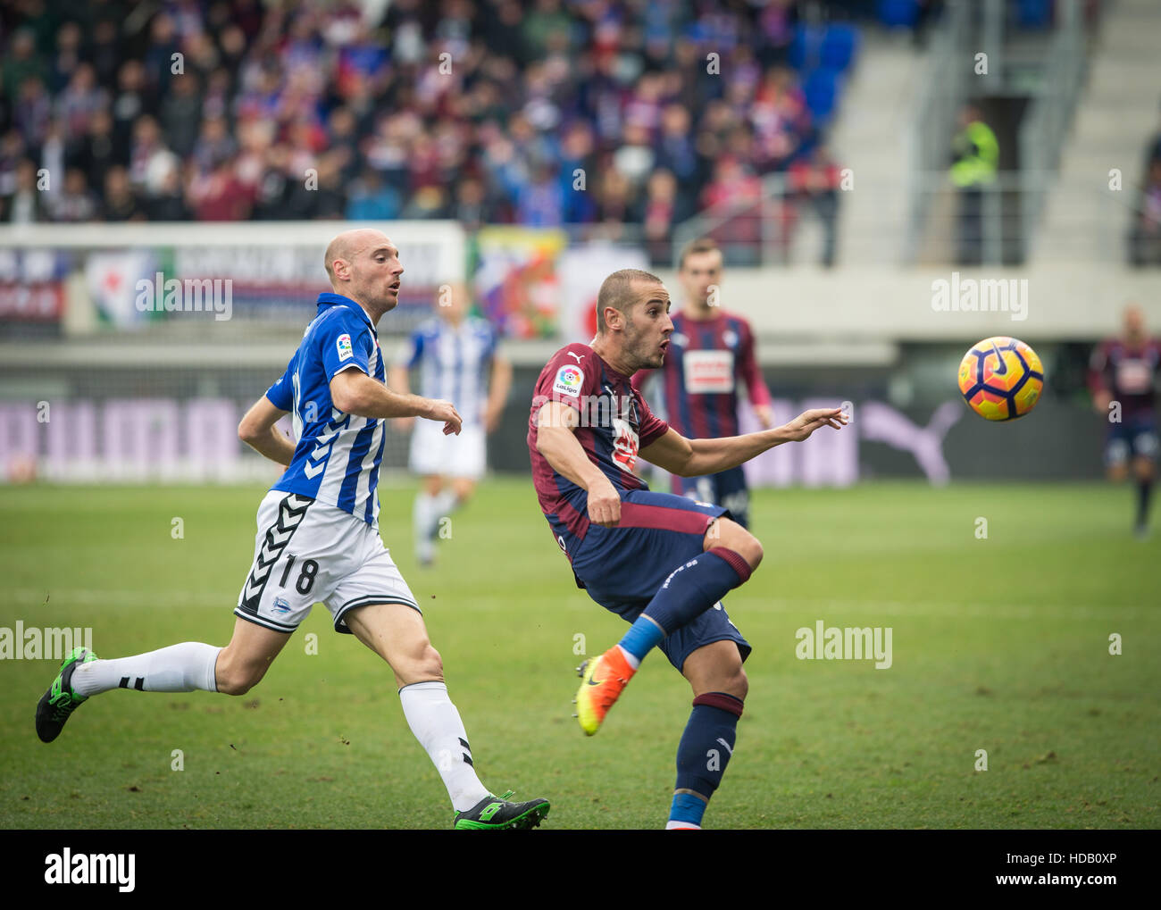 Ipurua, España. 11 dic, 2016. Coincide con el día 15 de juego de la Liga de Santander temporada 2016-2017 entre SD Eibar y Deportivo Alaves Estadio Ipurua jugado el Domingo 11 de diciembre de 2016. Eibar, España. -El Deportivo Alaves S.D Eibar. S.D Eibar. 3 Gálvez, 18 Gaizka Toquero. Crédito: VWPics/Alamy Live News Foto de stock