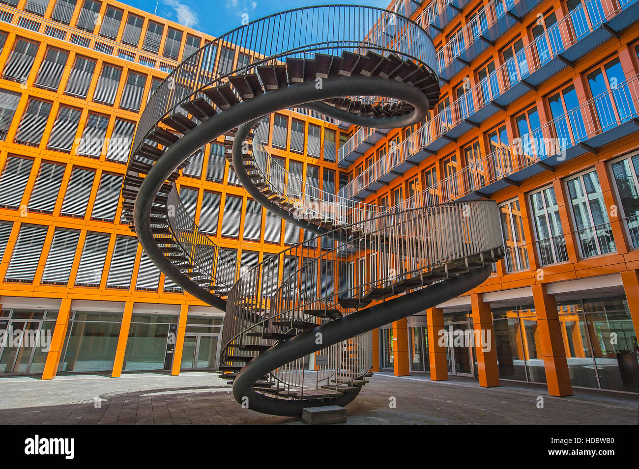 Infinitas escaleras, doble hélice, la escultura, el artista Olafur Eliasson, firma de auditoría KPMG, Westend, Schwantalerhöhe, Munich Foto de stock