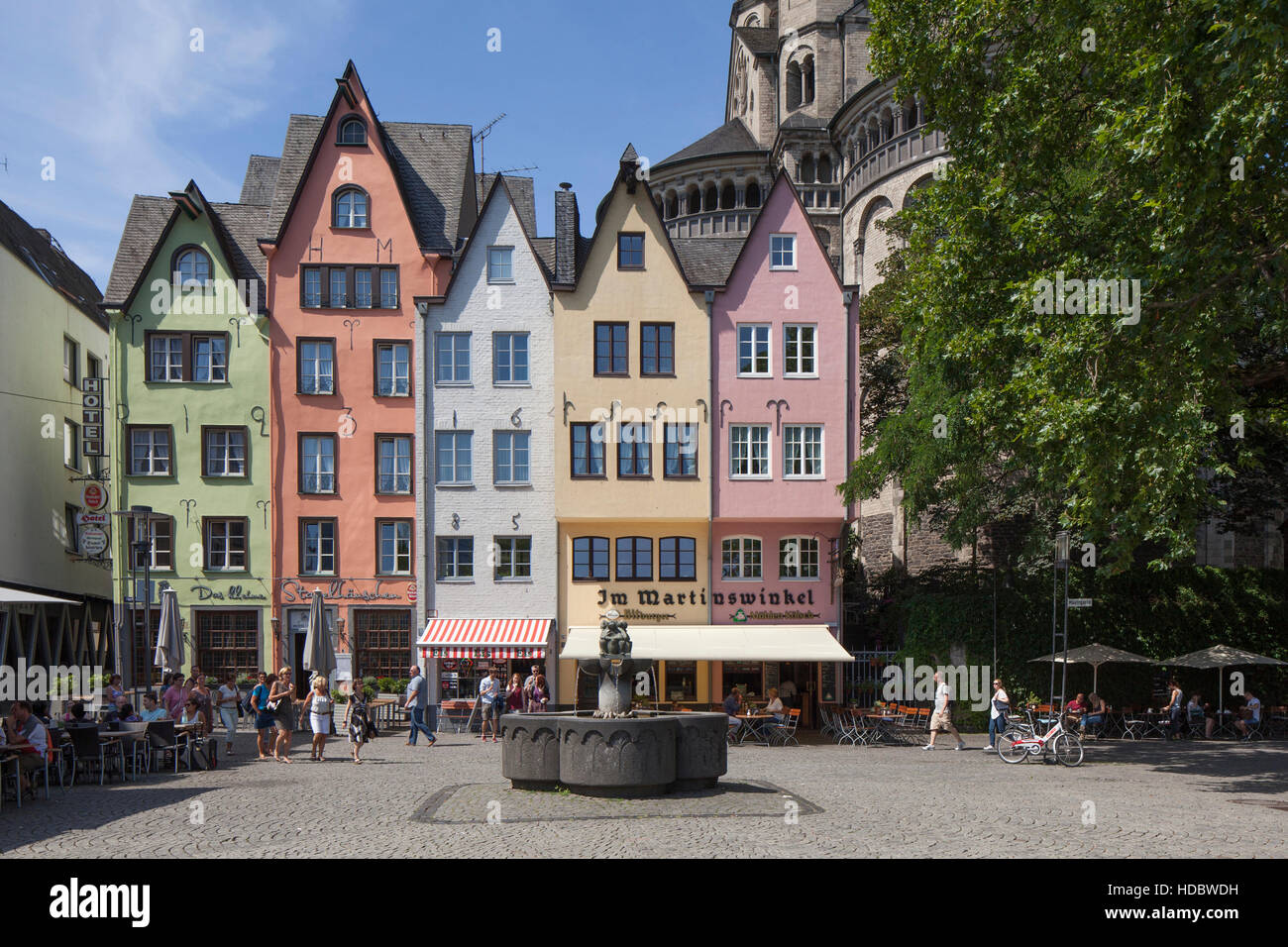 Coloridas casas en mercado de pescado, Colonia, Renania del Norte-Westfalia, Alemania Foto de stock