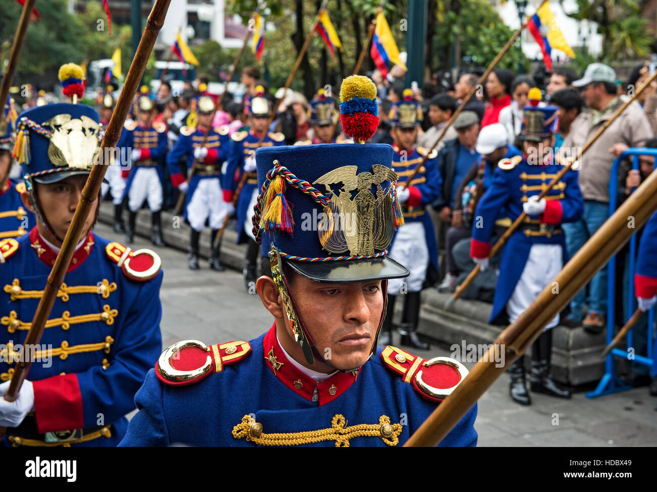 Ceremonia de cambio de guardia delante del palacio presidencial de Carondelet en Quito, Ecuador. Foto de stock