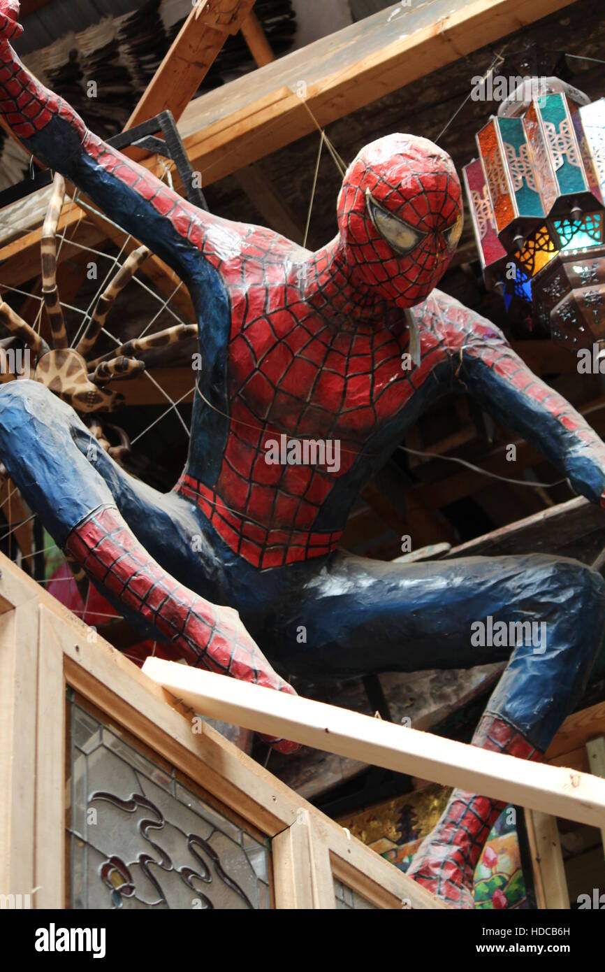 El hombre araña arte escultura Fotografía de stock - Alamy