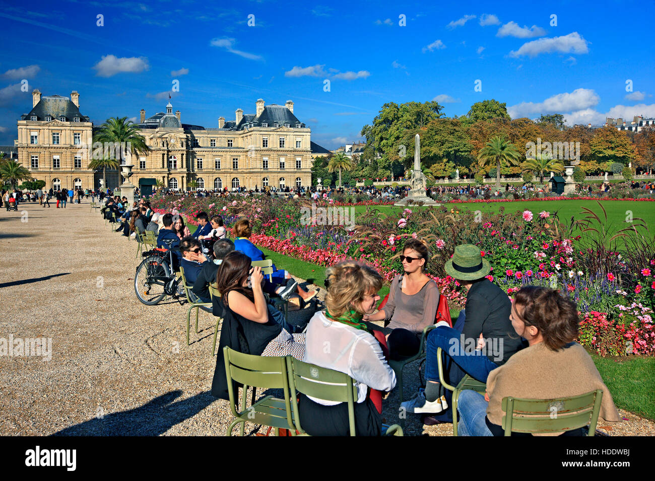 El Palacio de Luxemburgo (Palais du Luxembourg) y Jardín (Jardin du Luxembourg),en el 6º arrondissement de París, Francia. Foto de stock