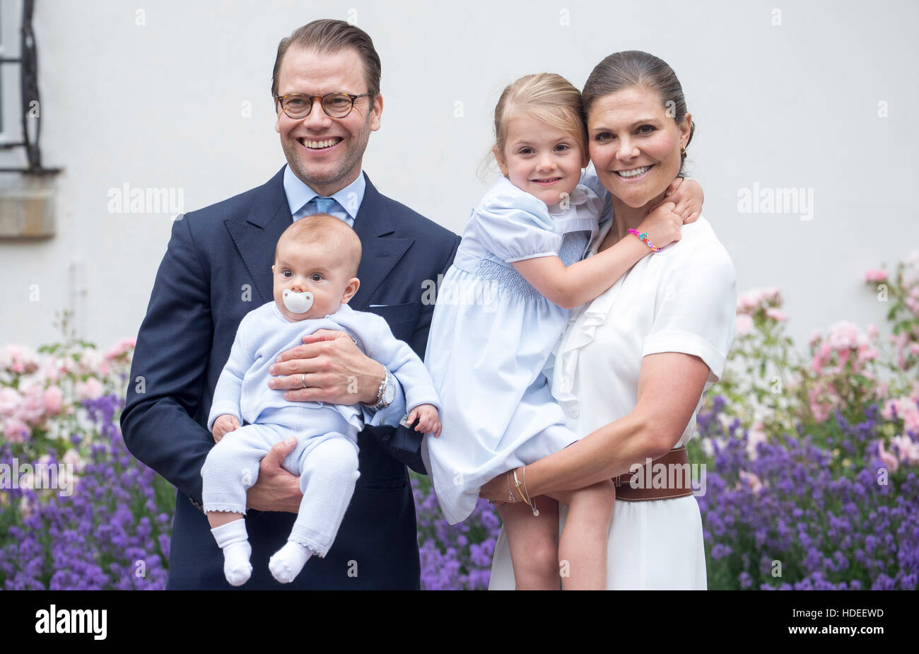 La Princesa Heredera Victoria y el príncipe Daniel de Suecia, con sus hijos, la Princesa Heredera Victoria's 39th Birthday Foto de stock