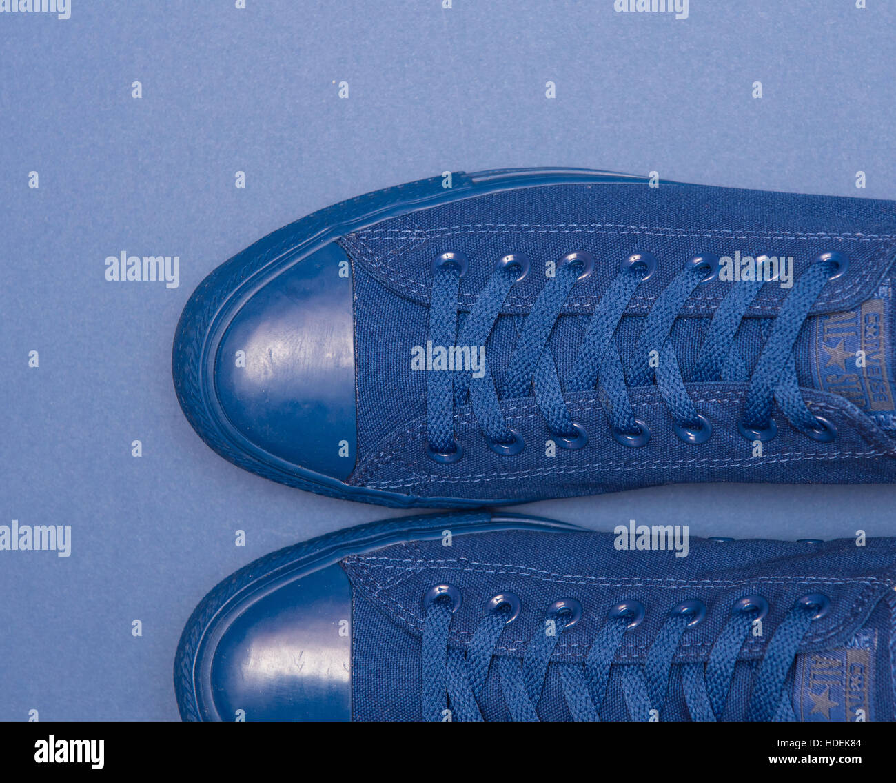 Zapatillas Azul Marino Fotos e Imágenes de stock - Alamy