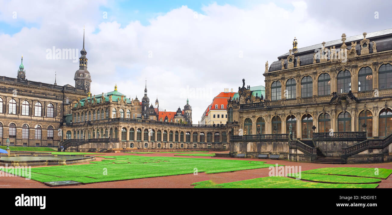 Palacio Zwinger (Der Dresdner Zwinger en Dresden, Alemania) Foto de stock