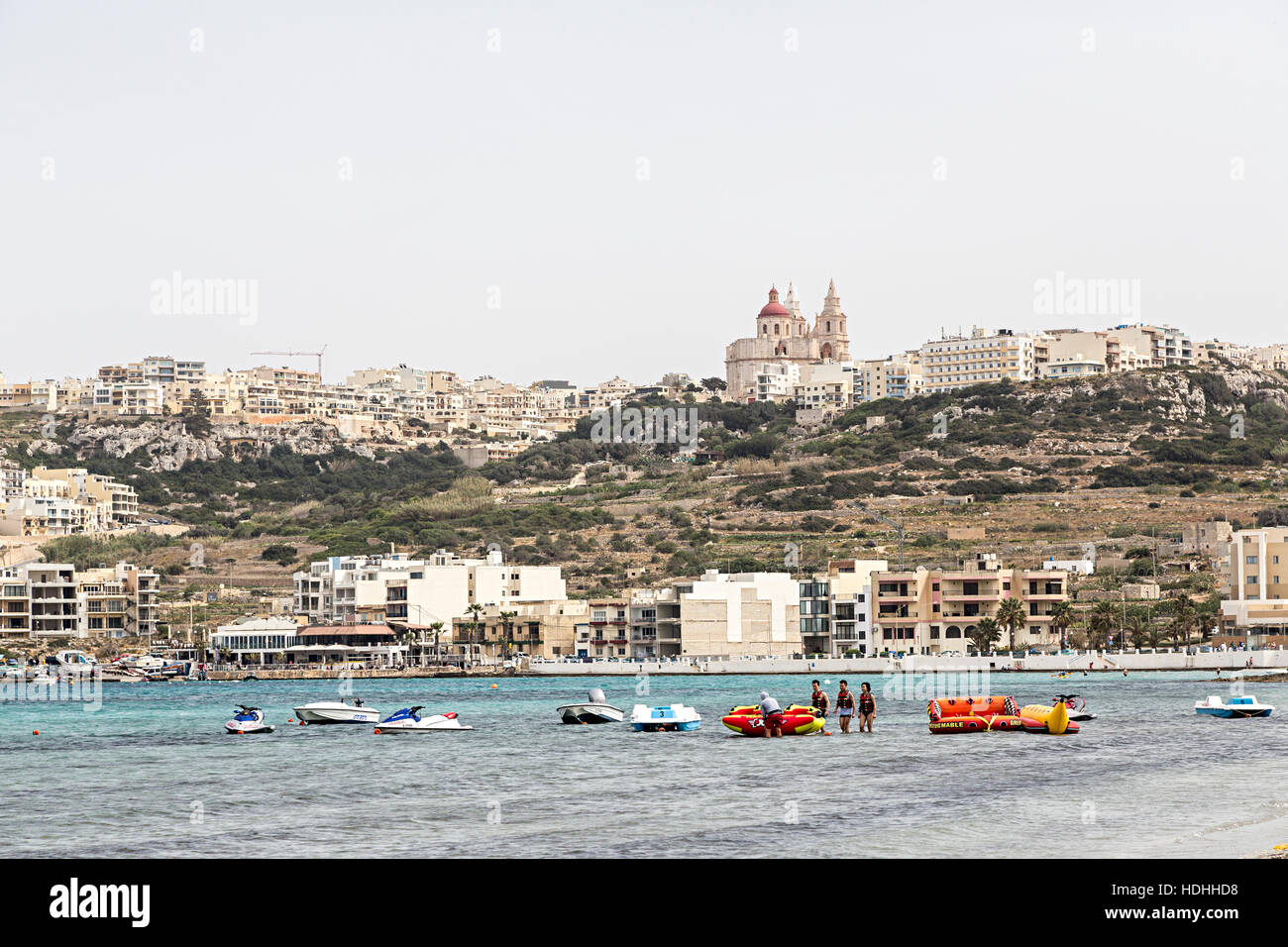 Desde la bahía de Mellieha, Malta Foto de stock