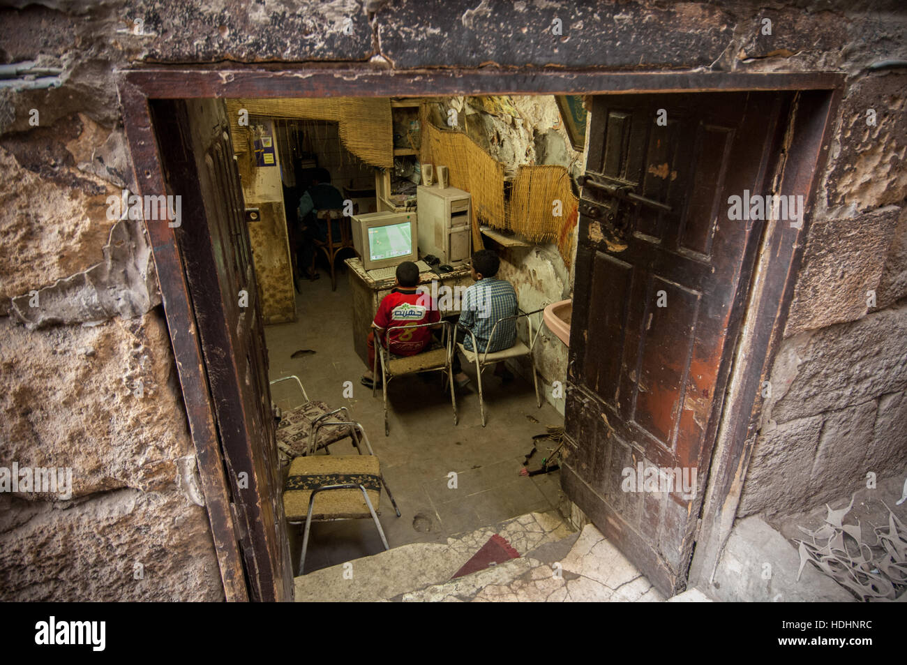 Las calles del barrio islámico de El Cairo y el bazar de Khan el khalili Foto de stock
