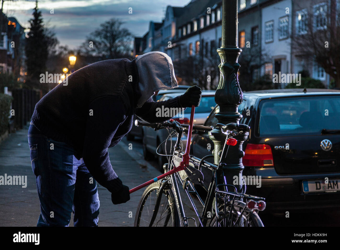 Bicycle thief fotografías e imágenes de alta resolución - Alamy