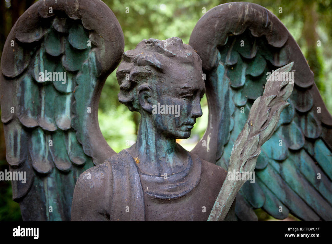 En Europa, Alemania, Colonia, ángel en el cementerio de Melaten. Foto de stock
