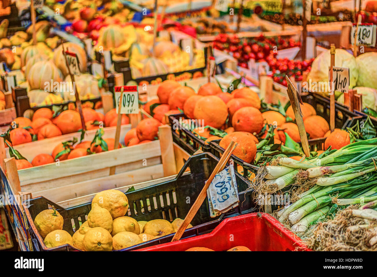 Hortalizas frescas en un mercado en Palermo Foto de stock