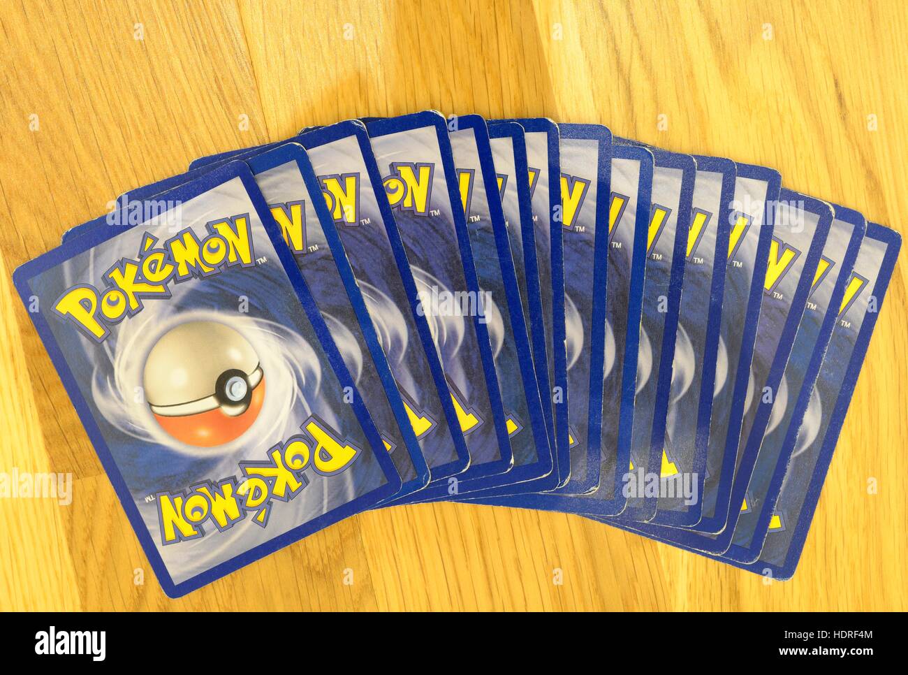 Estocolmo, Suecia - 12 de diciembre de 2016: Pokemon trading cards de fondo. Editorial ilustrativos Foto de stock