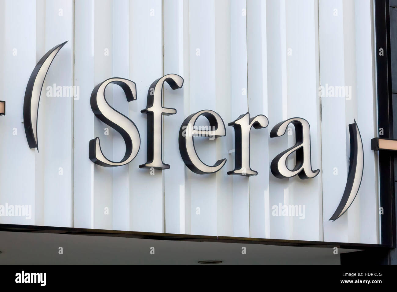 Sfera de moda español logo en Madrid (España de - Alamy