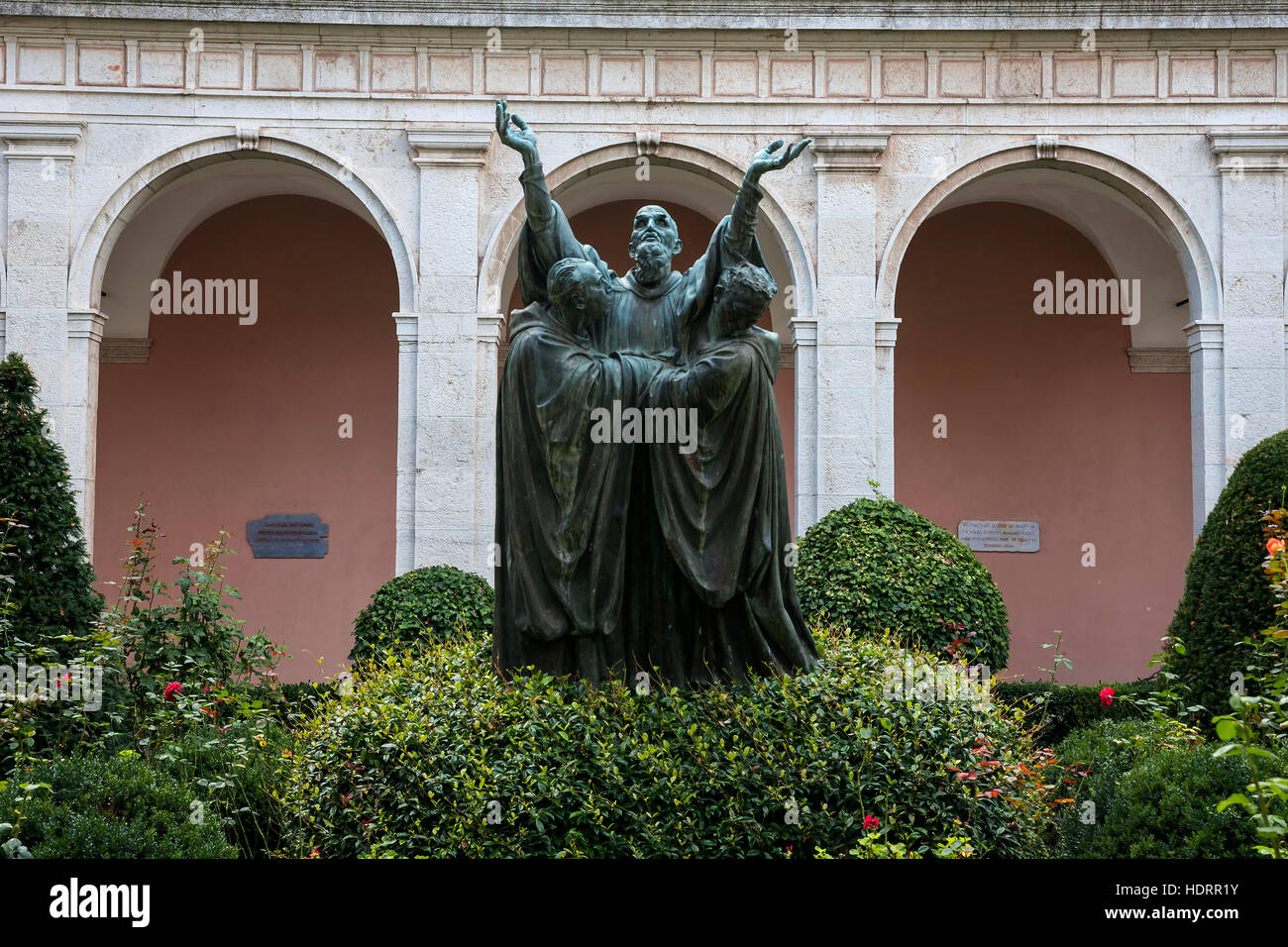 Estatua de San Benito en una de las abadías más conocidos en el mundo de la  Abadía de Montecassino, Cassino, Italia, Europa Fotografía de stock - Alamy