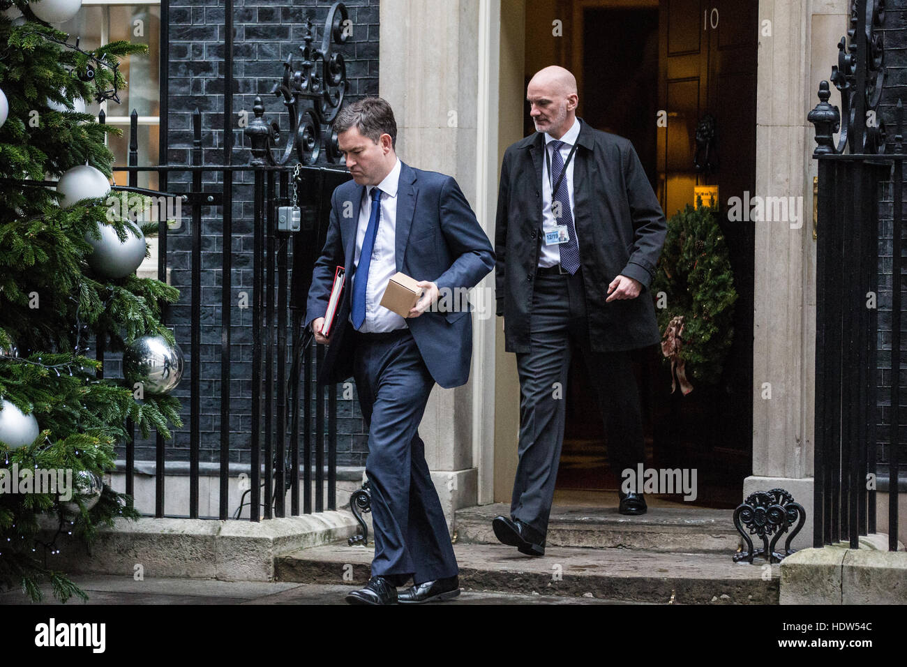 Londres, Reino Unido. 13 de diciembre de 2016. David Gauke, Secretario Jefe de la Tesorería, sale el número 10 de Downing Street tras una reunión del gabinete. Foto de stock