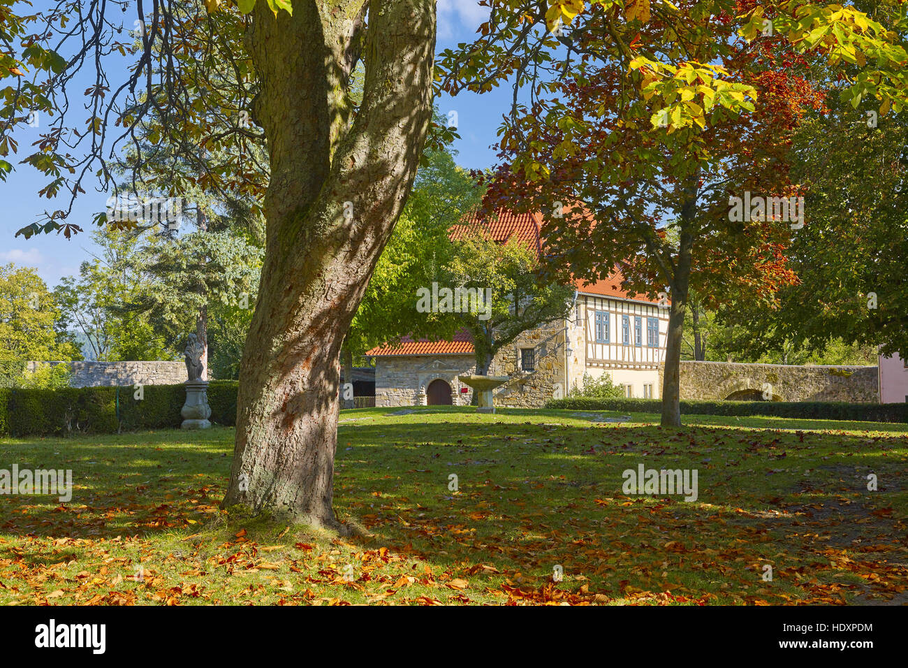 La casa amarilla en Creuzburg castillo en Creuzburg, Turingia, Alemania Foto de stock