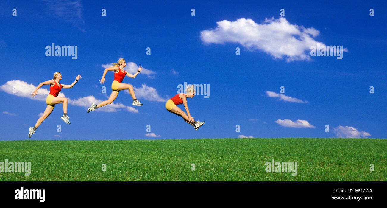 Secuencia de salto, joven rubia runner Foto de stock