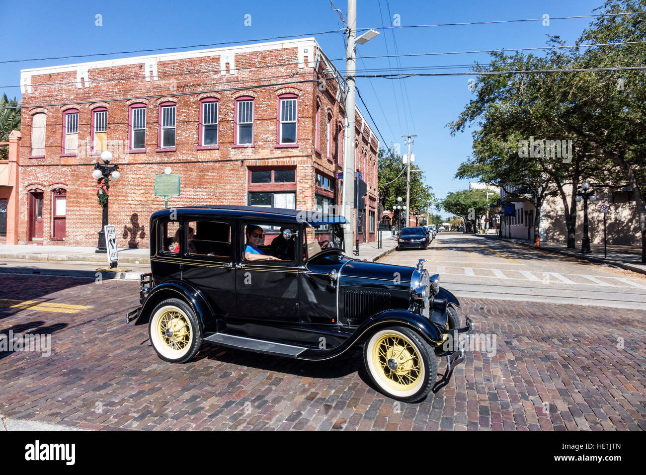 Tampa Florida,Ybor City,barrio histórico,La Liga Patriótica De Instrucción,Modelo A Ford,FL161129157 Foto de stock