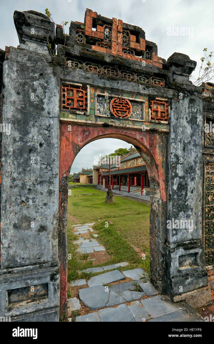 En el territorio de Entance Puede Thanh Palace (palacio privado del Emperador). Ciudad Imperial, Hue, Vietnam. Foto de stock