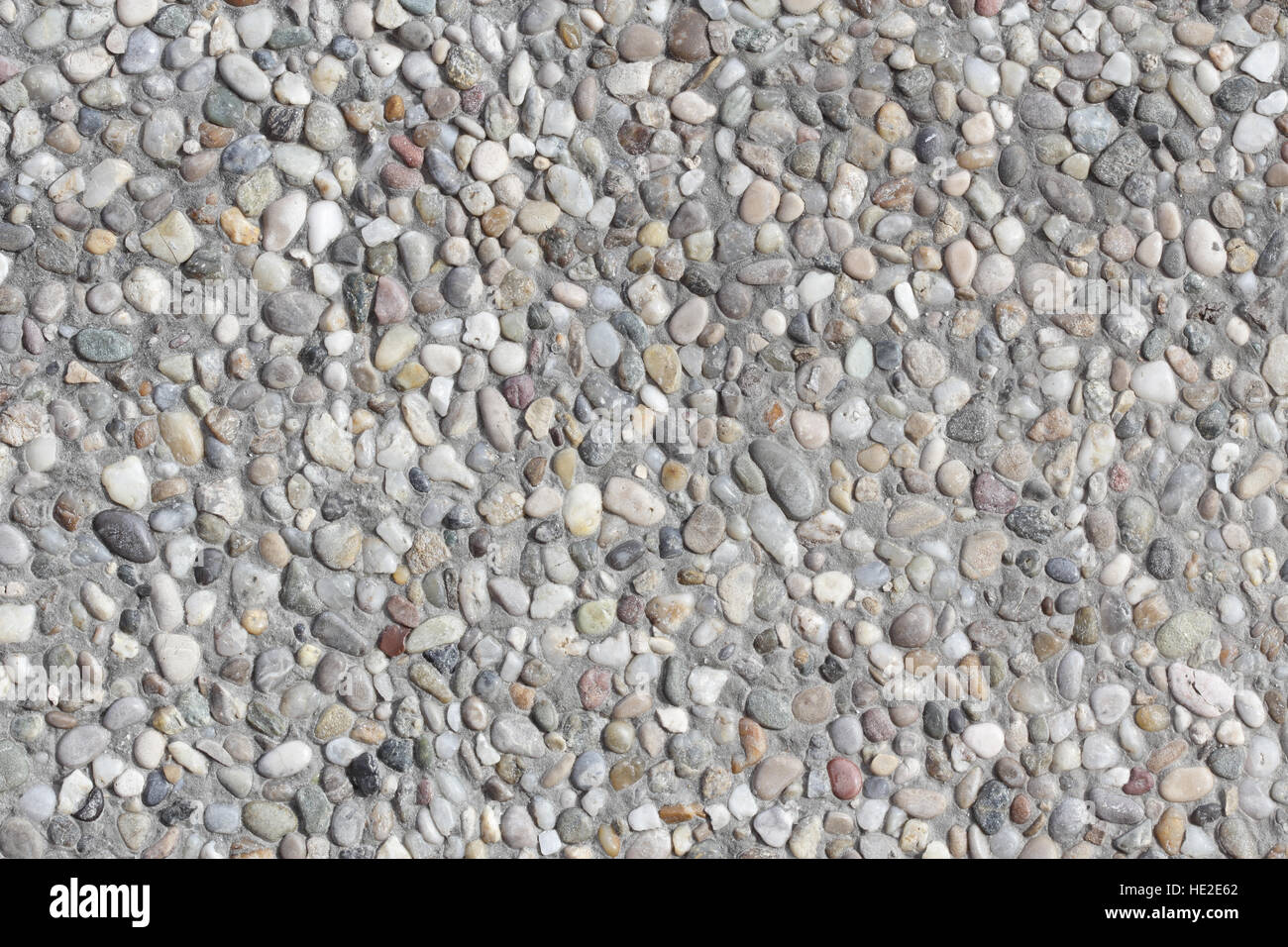 Resumen Antecedentes La pavimentación compuesta de pequeñas piedras  incrustadas en el cemento Fotografía de stock - Alamy