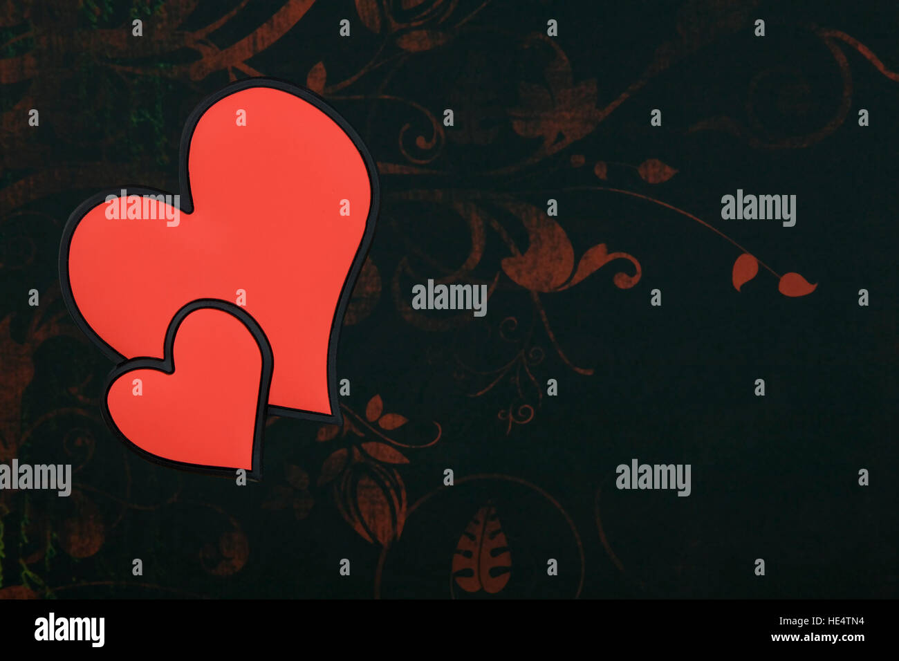 Dos Corazones Amor Rojo Se Unieron Con Una Flor De Color Rojo Y Negro Fondo De Pantalla Fotografia De Stock Alamy