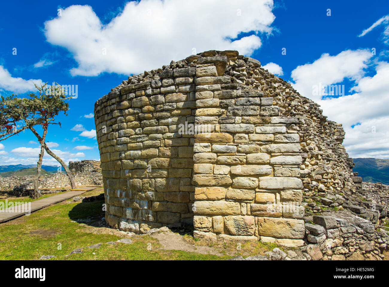 Ruinas de piedra, la fortaleza de Kuélap, Chachapoyas, provincia de Luya, Andes, Perú Foto de stock