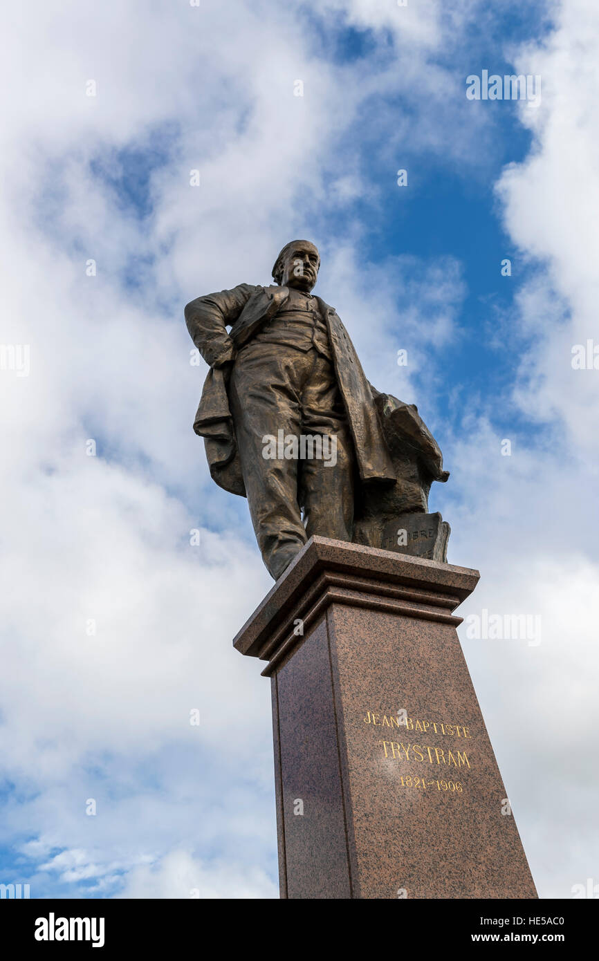 Estatua de Jean-Baptiste Trystram 1821 - 1906 en el 2523 Rond-Point Guillain, 59140 Dunkerque, Francia Foto de stock