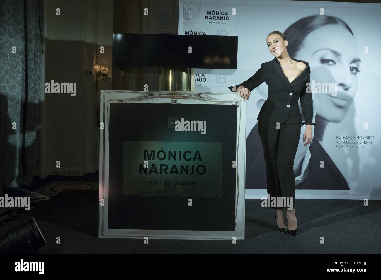 Monica naranjo promociona su nuevo perfume en Madrid con: Monica naranjo  donde: Madrid, España cuando: 10 Nov 2016 Fotografía de stock - Alamy