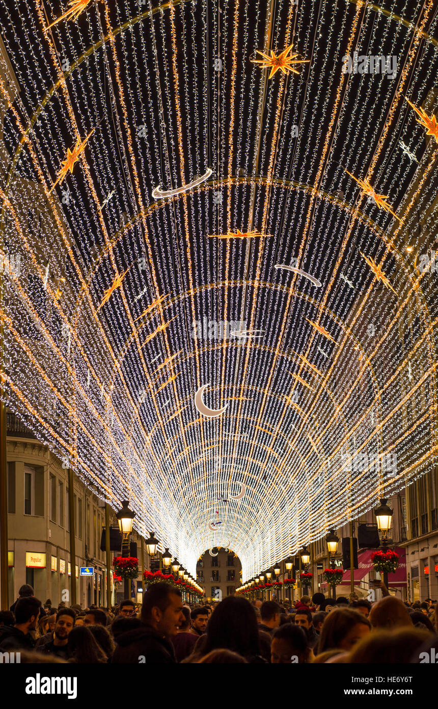 Las luces de Navidad decoración, Arch, la Calle Larios, la ciudad de Málaga,  Andalucía, España 2016 Fotografía de stock - Alamy