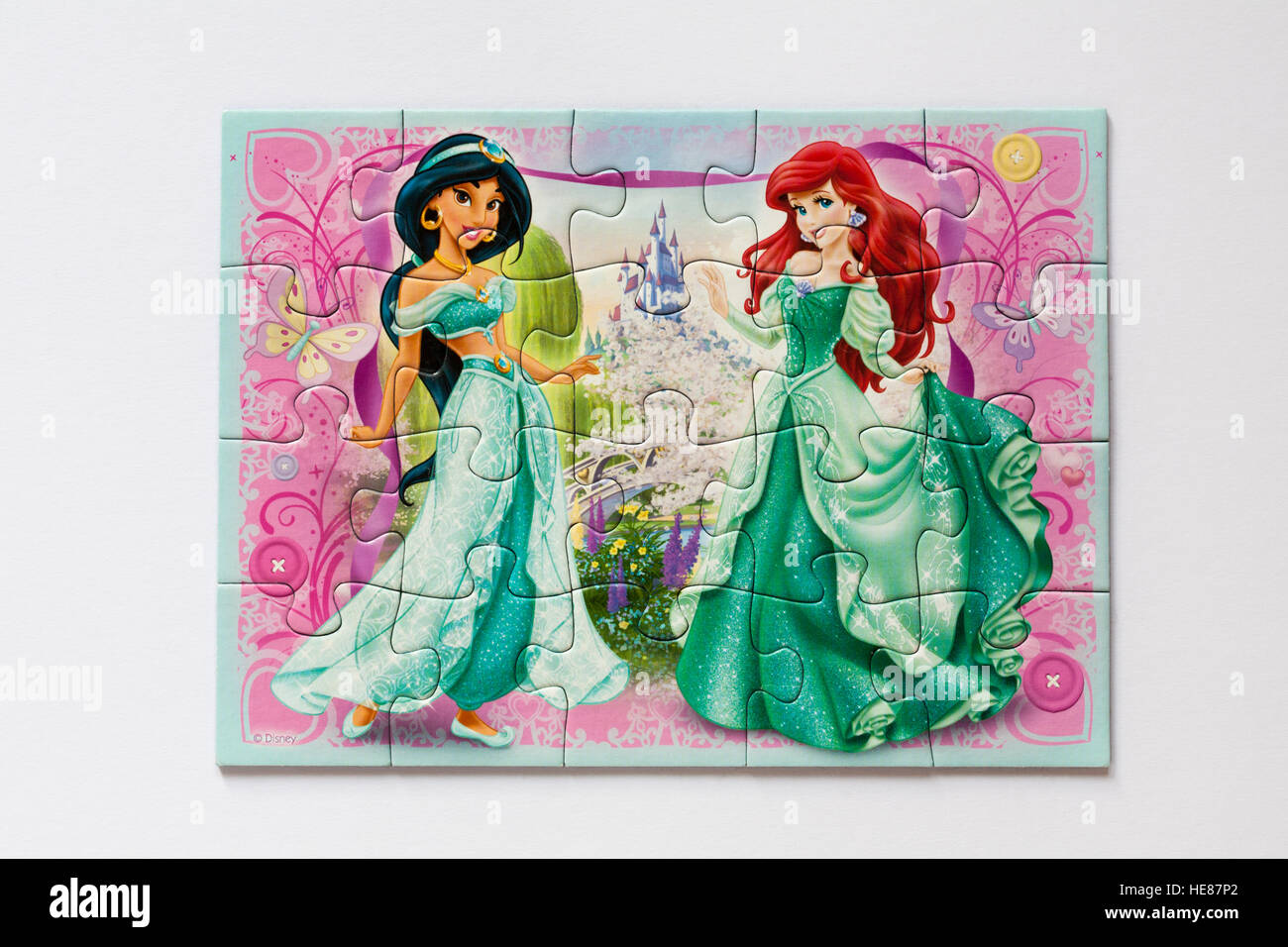 Princesas Disney rompecabezas aislado sobre fondo blanco Fotografía de Alamy