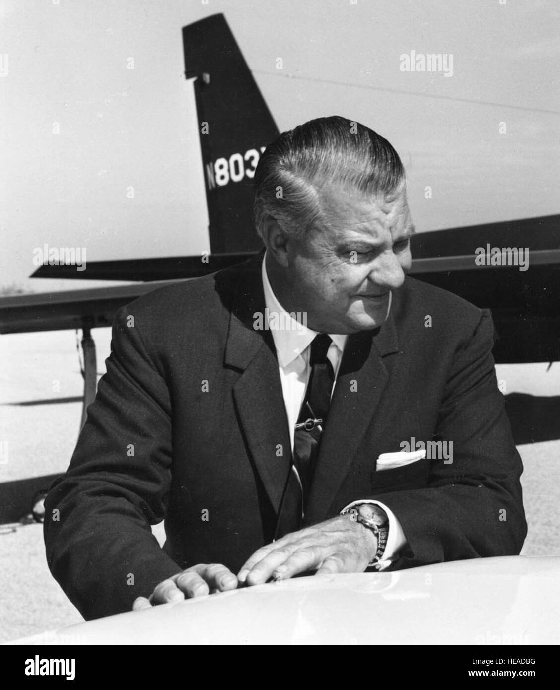 Francis Gary Powers Derecha Con El Disenador De U 2 Kelly Johnson En 1966 Potencias Fue Un Piloto De Combate De La Usaf Reclutados Por La Cia En 1956 Para Volar Misiones U 2