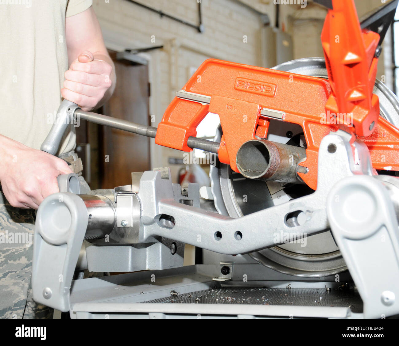 Aerotécnico de Primera Clase, Andrew Burdette, 100º Escuadrón de