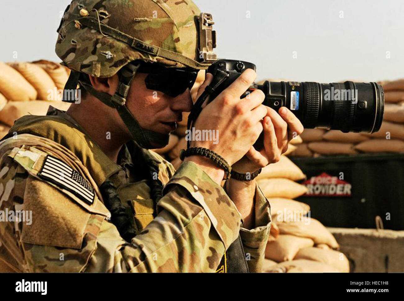 El Sargento. Ryan Air Force Crane, fotógrafo y camarógrafo, abarca acciones  de combate mientras desplegado en Afganistán, 15 de julio de 2012. Grúa,  desde 375o ala de movilidad aérea de los asuntos