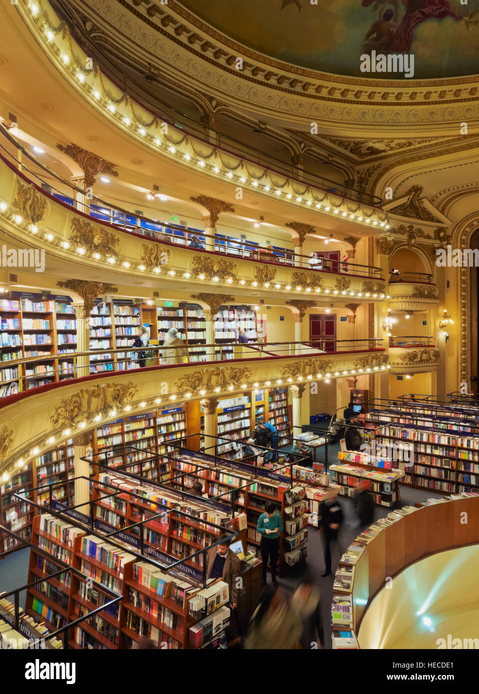 Argentina, Buenos Aires, Avenida Santa Fe, vista desde el interior de la Librería El Ateneo Grand Splendid. Foto de stock