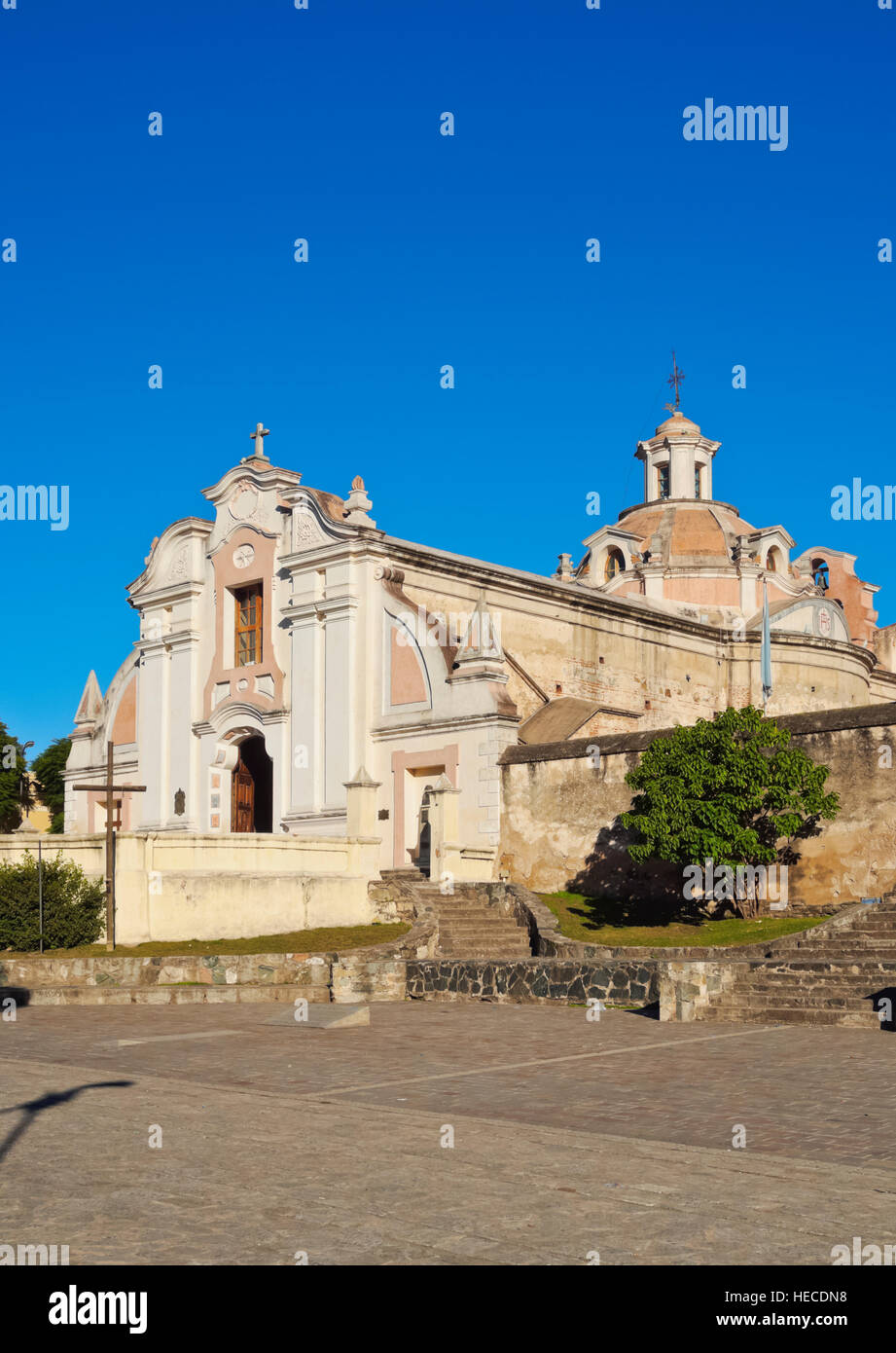 Argentina, provincia de Córdoba, Alta Gracia, vista de la Nuestra Señora de la Merced Iglesia, parte de la Estancia Jesuítica Fotografía de stock - Alamy Argentina, provincia de Córdoba, Alta Gracia, vista de la Nuestra Señora de la Merced Iglesia, parte de la Estancia Jesuítica Fotografía de stock - Alamy
