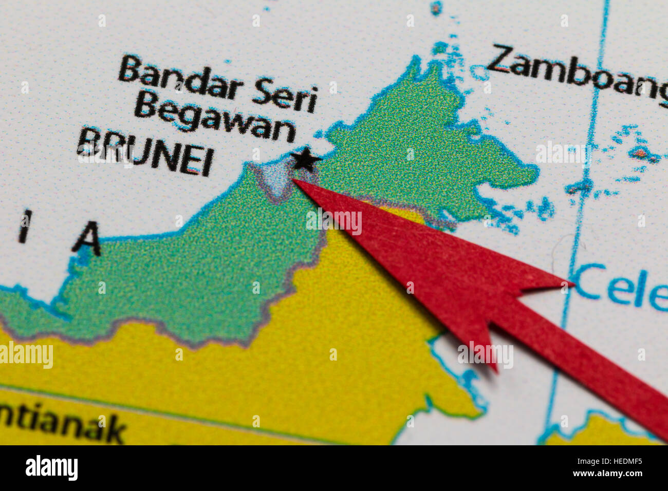 Flecha roja que apunta Brunei en el mapa de Asia, continente Foto de stock