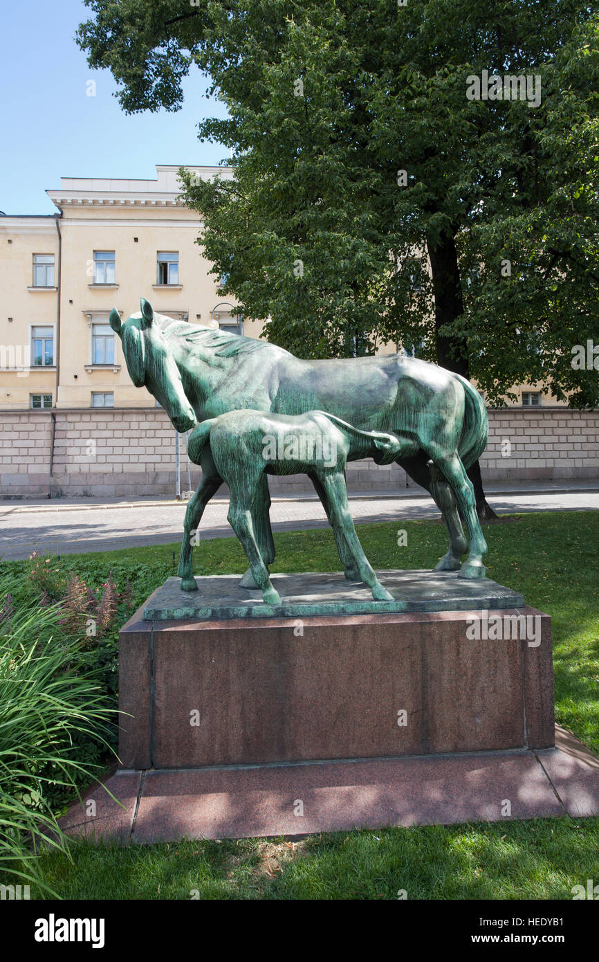 Estatua de amor materno, Helsinki Foto de stock