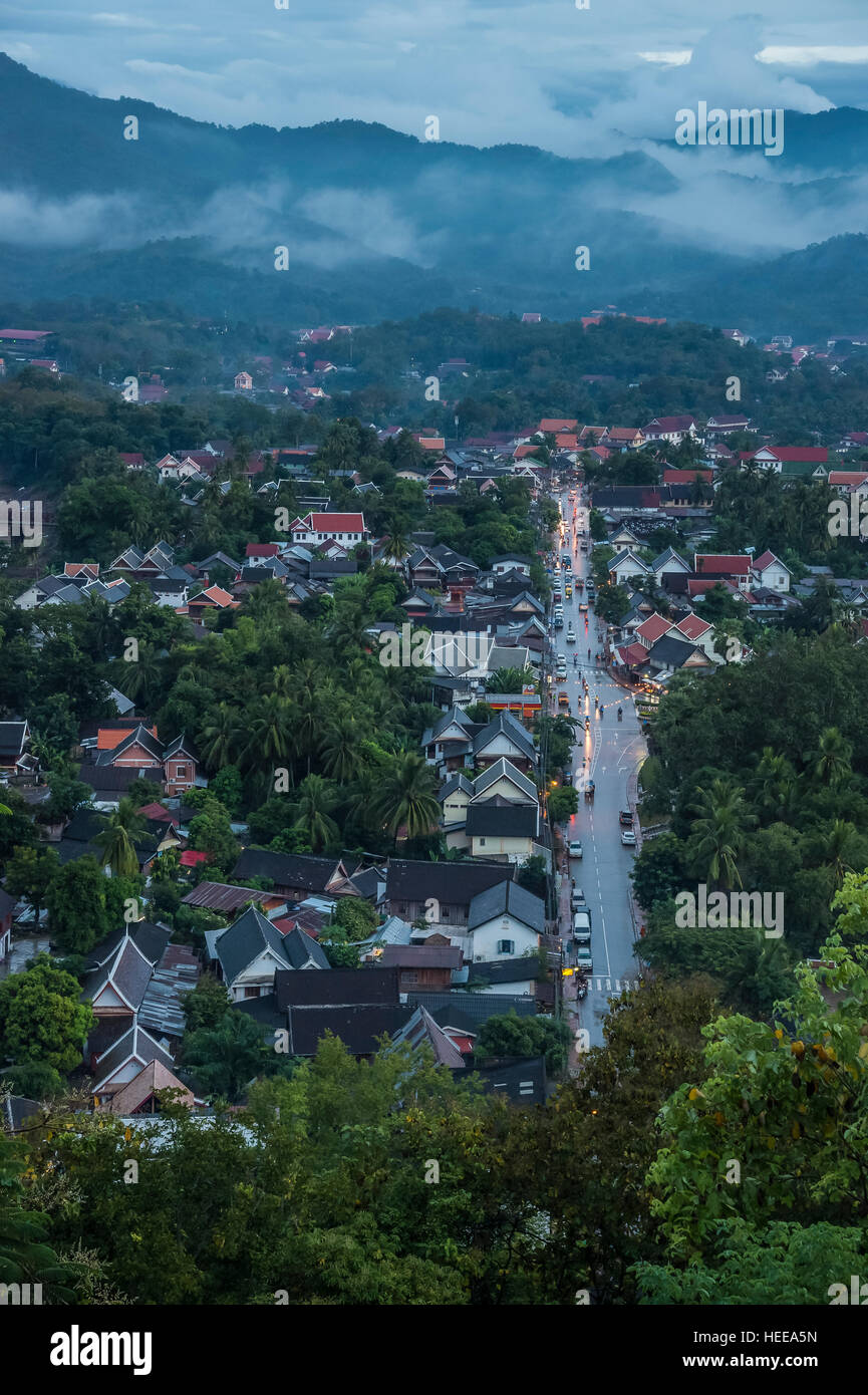 La ciudad de Luang Prabang al atardecer Foto de stock